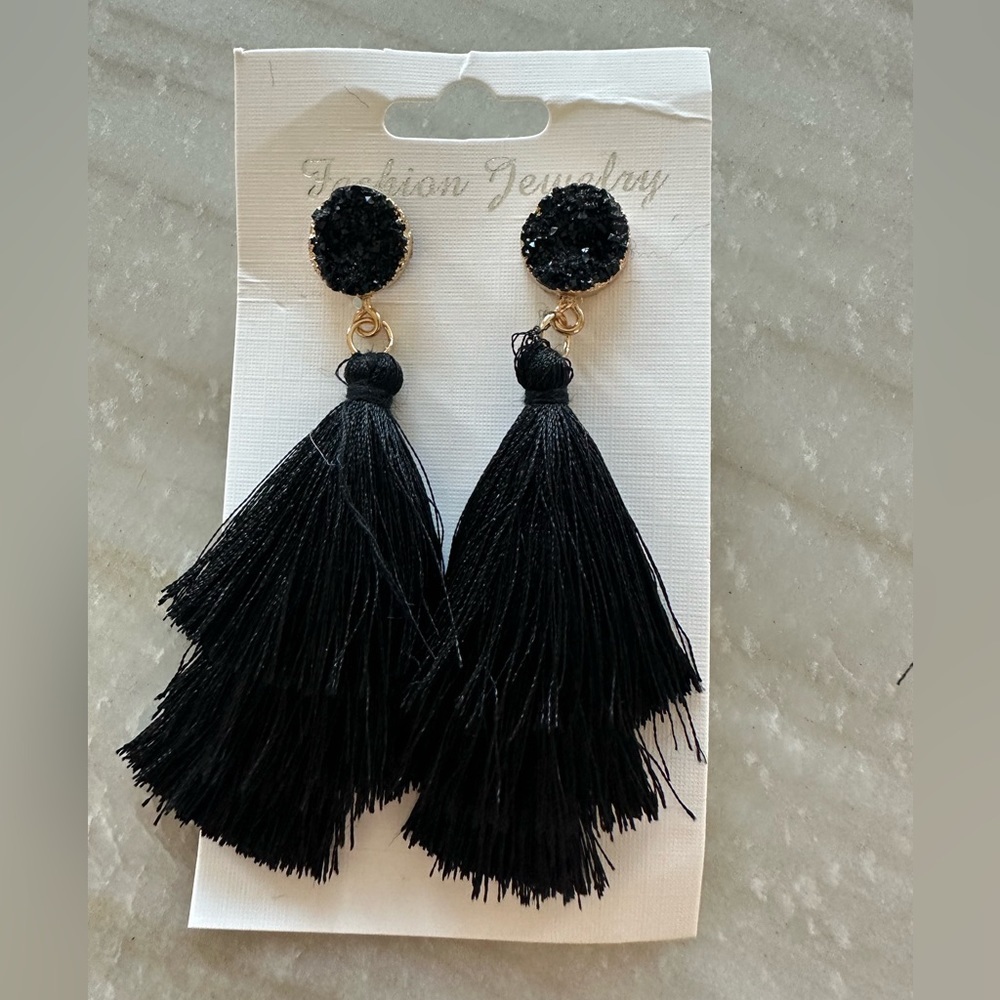 New Earring - Picture 2 of 4